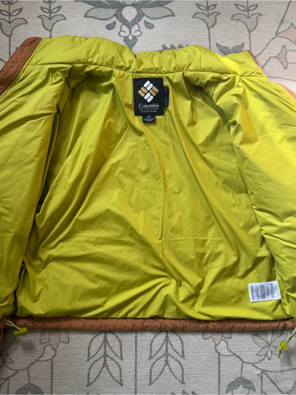 Columbia Women's small Wallowa Insulated quilted mountain print puffer Jacket - Picture 7 of 9